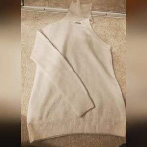 One shoulder top